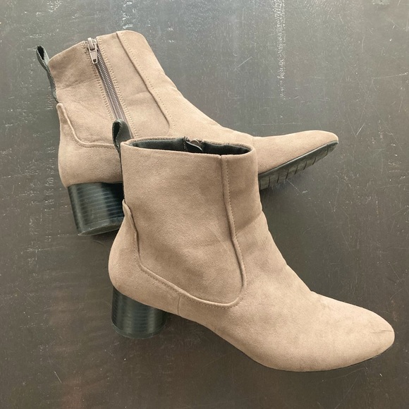 Zara Shoes - ZARA Women’s Size 8 Taupe Suede Ankle Boots